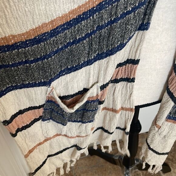 Gauze kimono in very neutral colors with pockets. - Picture 2 of 5